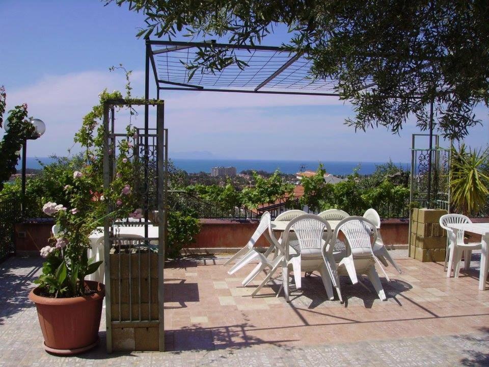 Bed and Breakfast La Casa Di Mariu Фурнари Экстерьер фото